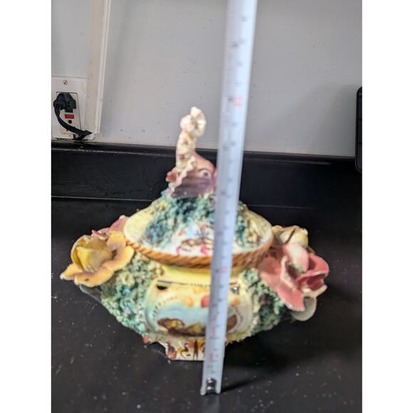 Italian covered bowl slight damage - Picture 5 of 8